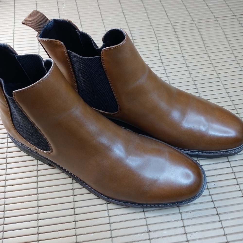 Unlisted by Kenneth Cole men's sz 12D brown pull on Chelsea Beatles chukka boot.